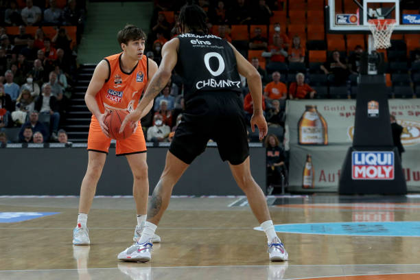 际行动告诉 际行动告诉